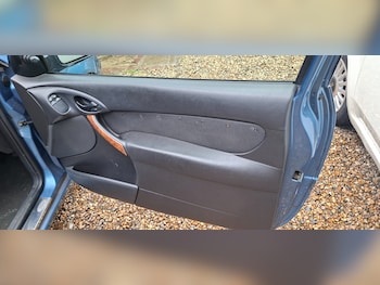 Used Ford Focus 2003 for sale - 78584204: Photo