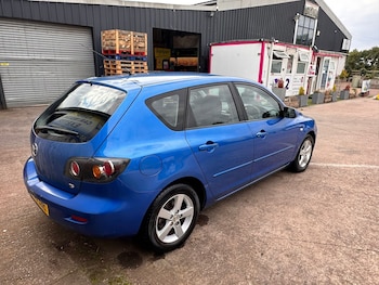 Used Mazda Mazda3 2005 for sale - 76120314: Photo 2