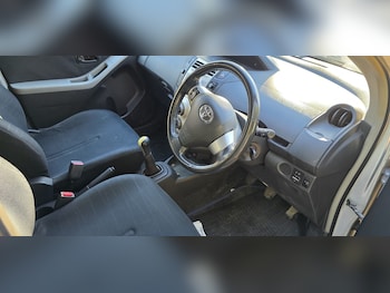 Used Toyota Yaris 2006 for sale - 76074861: Photo 2