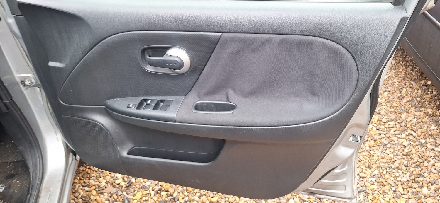 Used Nissan Note 2010 for sale - 77249440: Photo 8