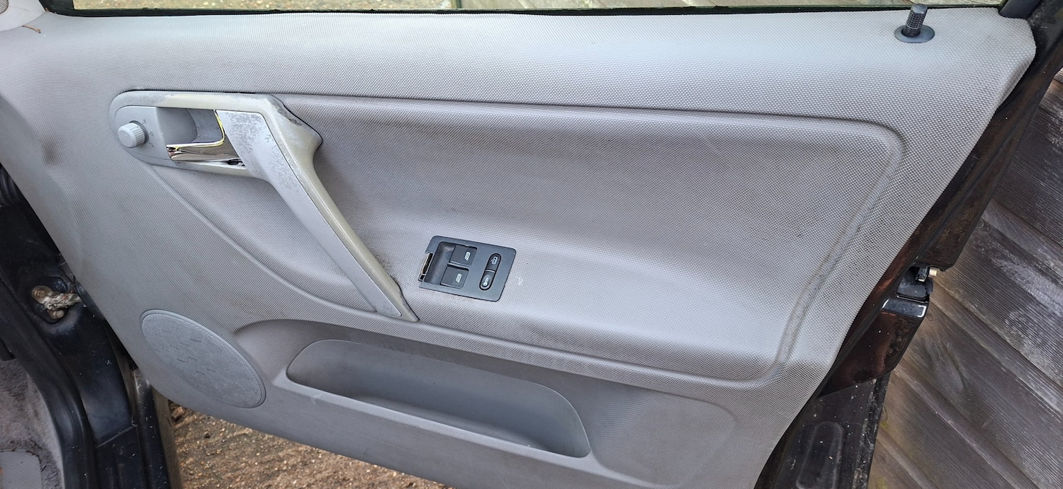 Used Volkswagen Polo 2001 for sale - 77636616: Photo 3