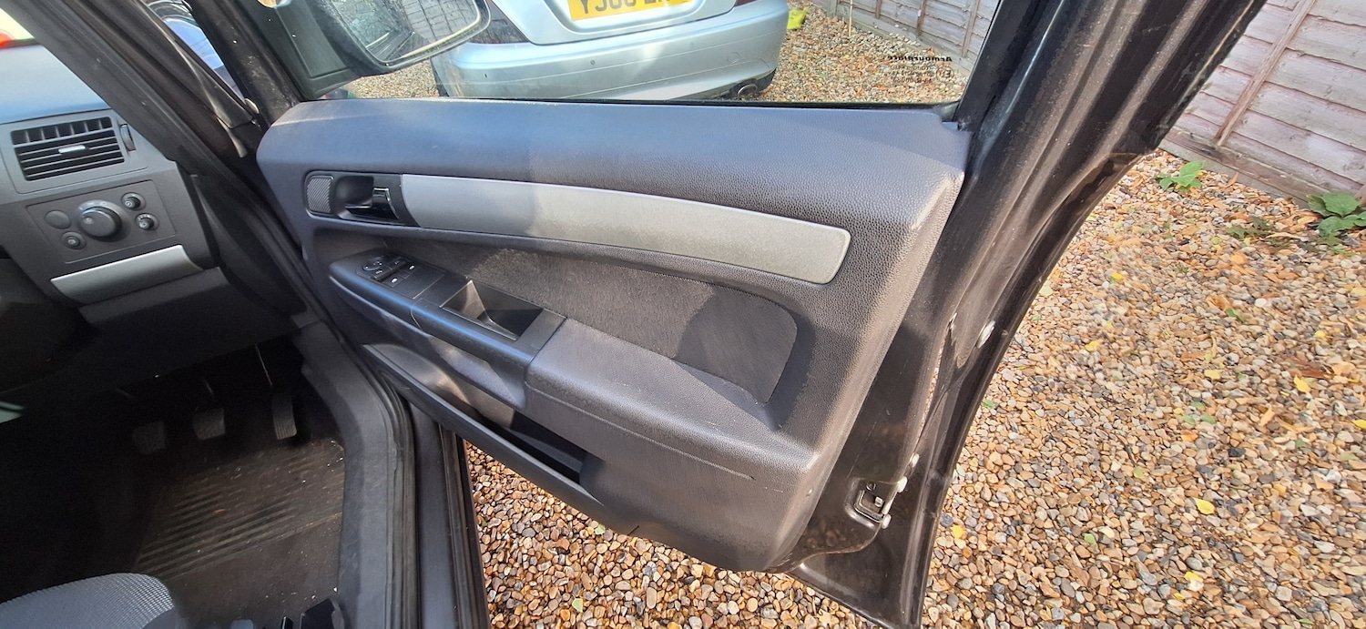 Used Vauxhall Zafira 2011 for sale - 76441871: Photo 3