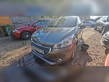 Used Peugeot 208 2013 for sale - 78459382: Photo