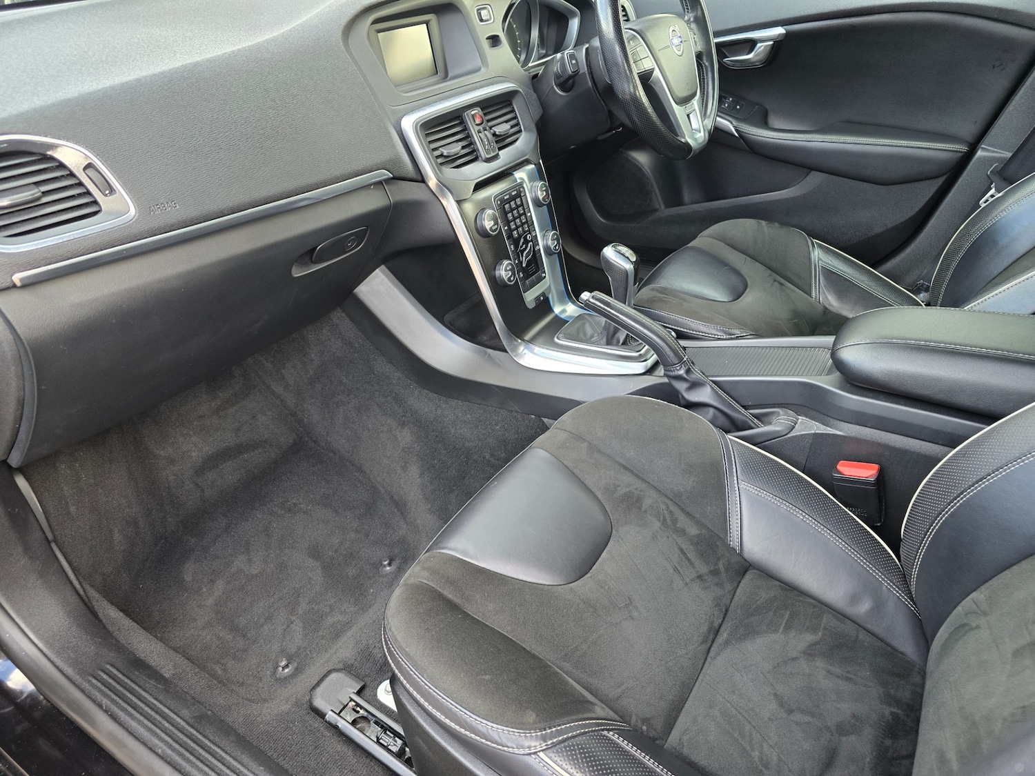 Used Volvo V40 2015 for sale - 77798676: Photo 10