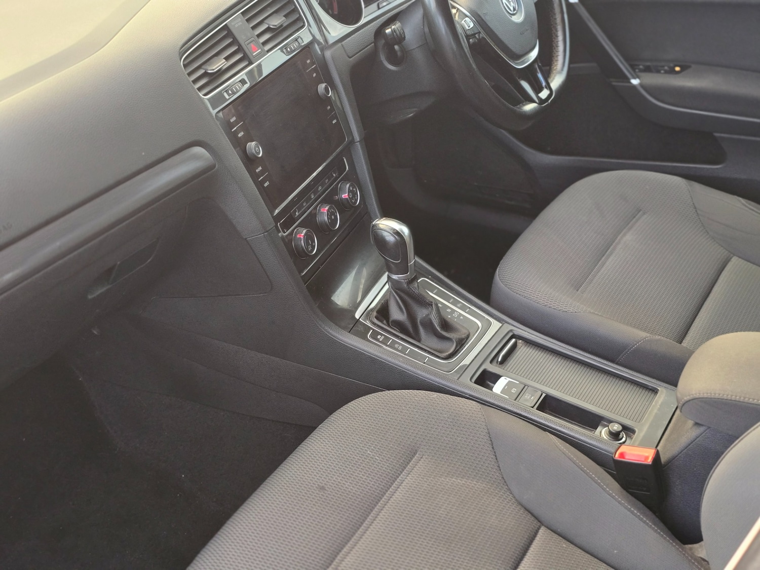 Used Volkswagen Golf 2017 for sale - 76904925: Photo 10