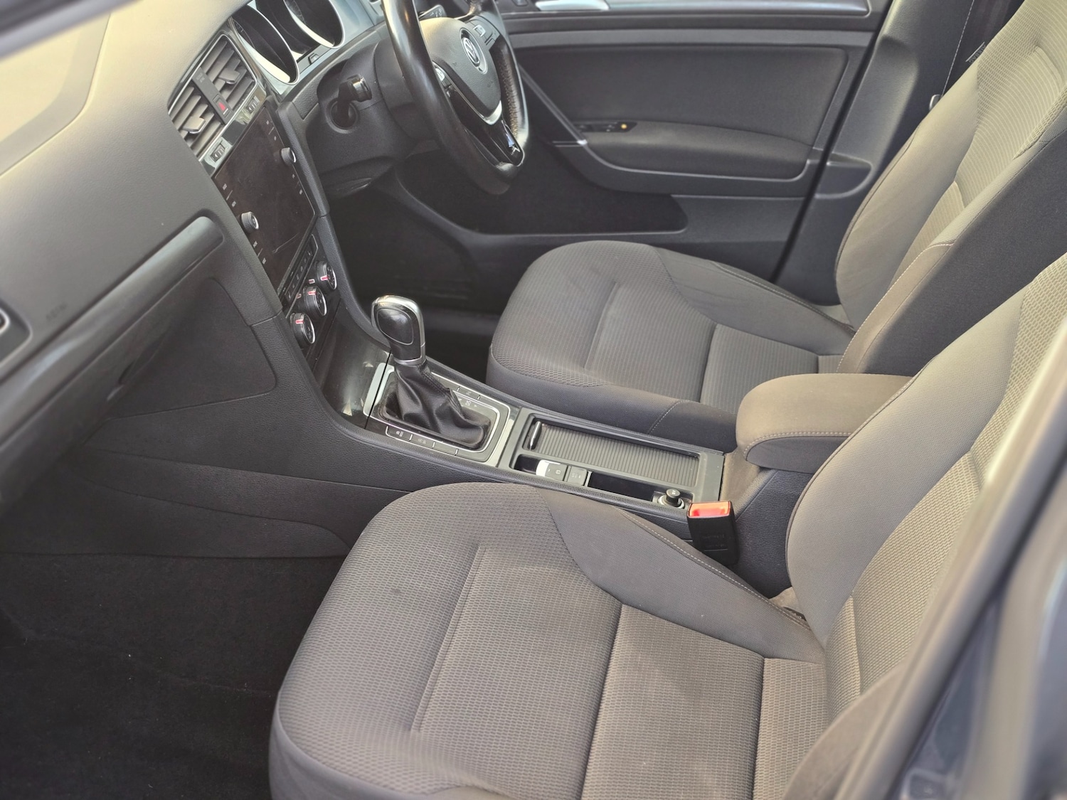 Used Volkswagen Golf 2017 for sale - 76904925: Photo 9