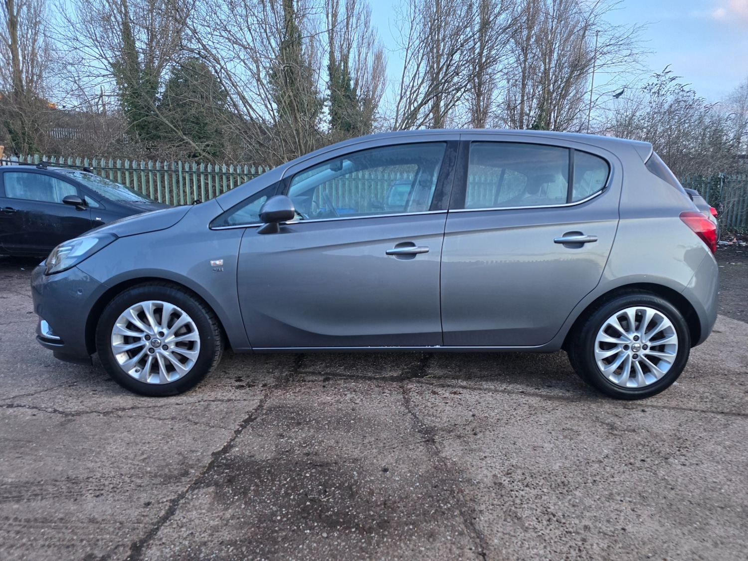 Used Vauxhall Corsa 2015 for sale - 77357599: Photo 2