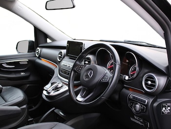 Used Mercedes-Benz V-Class 2019 for sale - 76389747: Photo