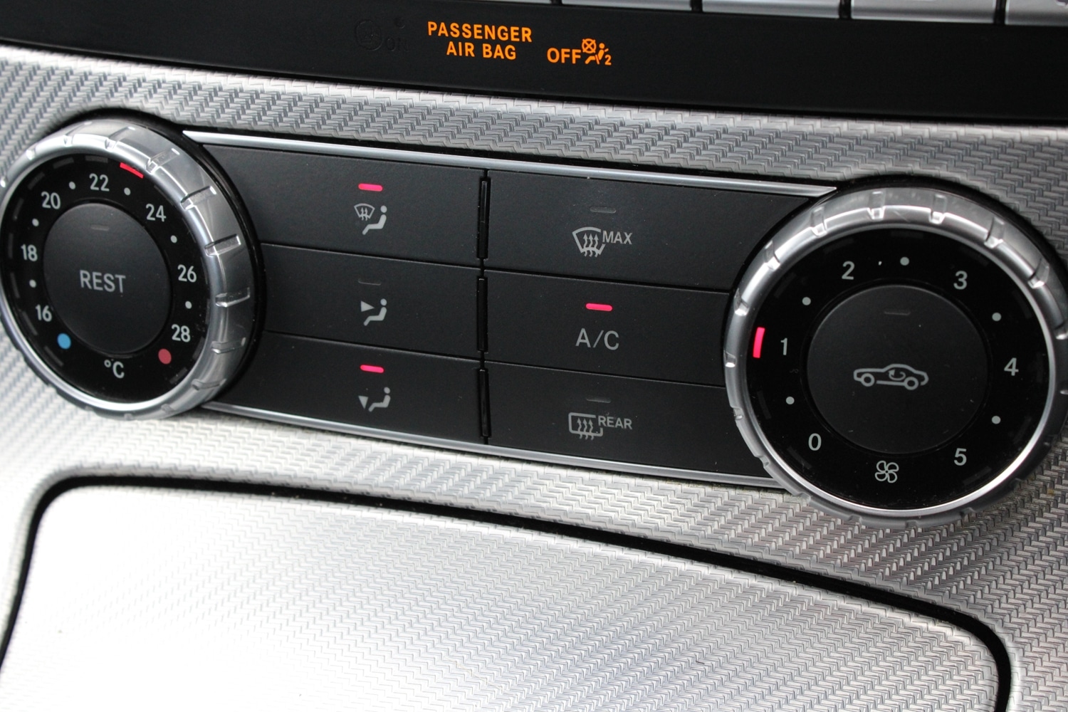 Used Mercedes-Benz SLC 2018 for sale - 77725109: Photo 28