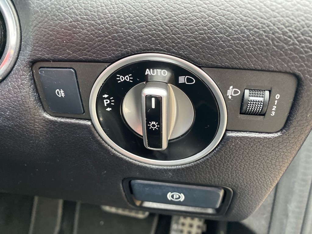 Used Mercedes-Benz SLC 2017 for sale - 77046397: Photo 2