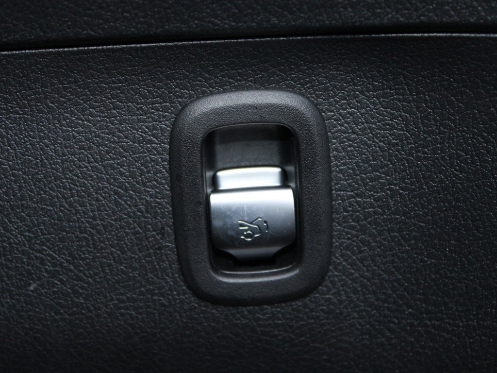 Used Mercedes-Benz C Class 2025 for sale - 77013574: Photo 16