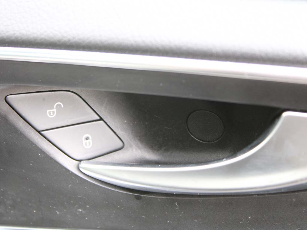 Used Mercedes-Benz V-Class 2023 for sale - 76123933: Photo 31