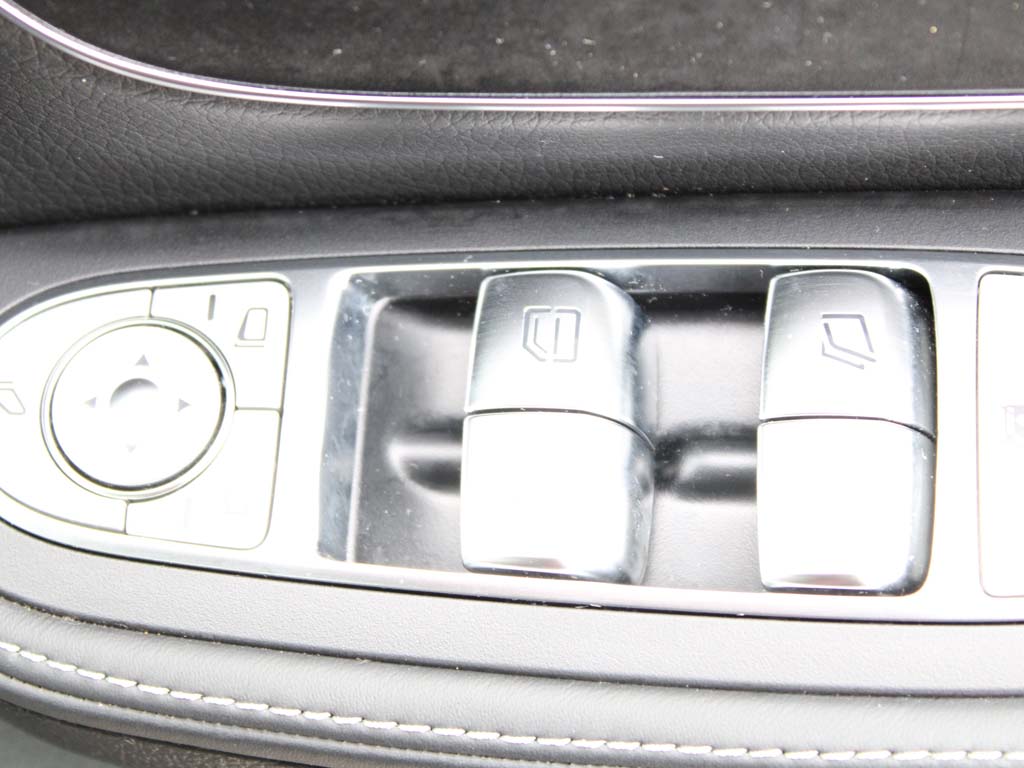 Used Mercedes-Benz V-Class 2023 for sale - 76123933: Photo 32