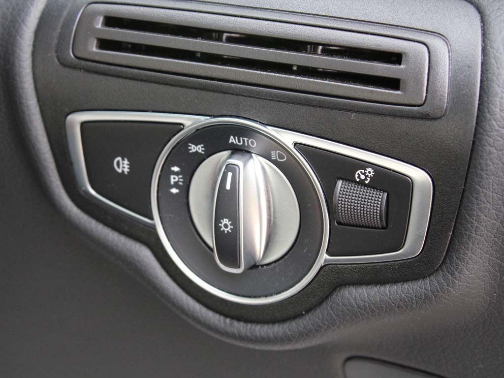 Used Mercedes-Benz V-Class 2023 for sale - 76123933: Photo 34