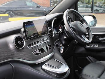 Used Mercedes-Benz V-Class 2023 for sale - 76123933: Photo