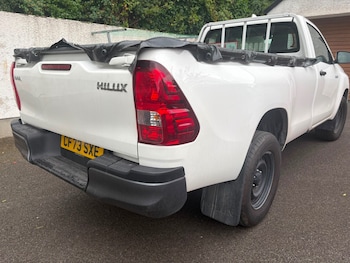 Used Toyota Hilux 2023 for sale - 79445570: Photo
