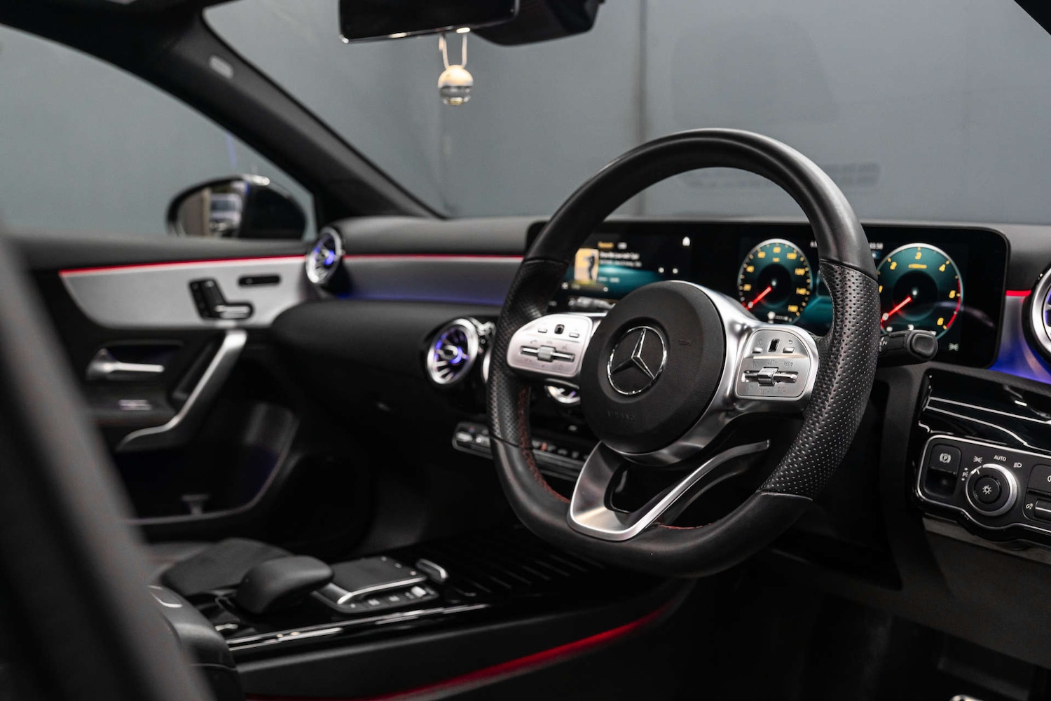 Used Mercedes-Benz A-Class 2018 for sale - 78015628: Photo 2