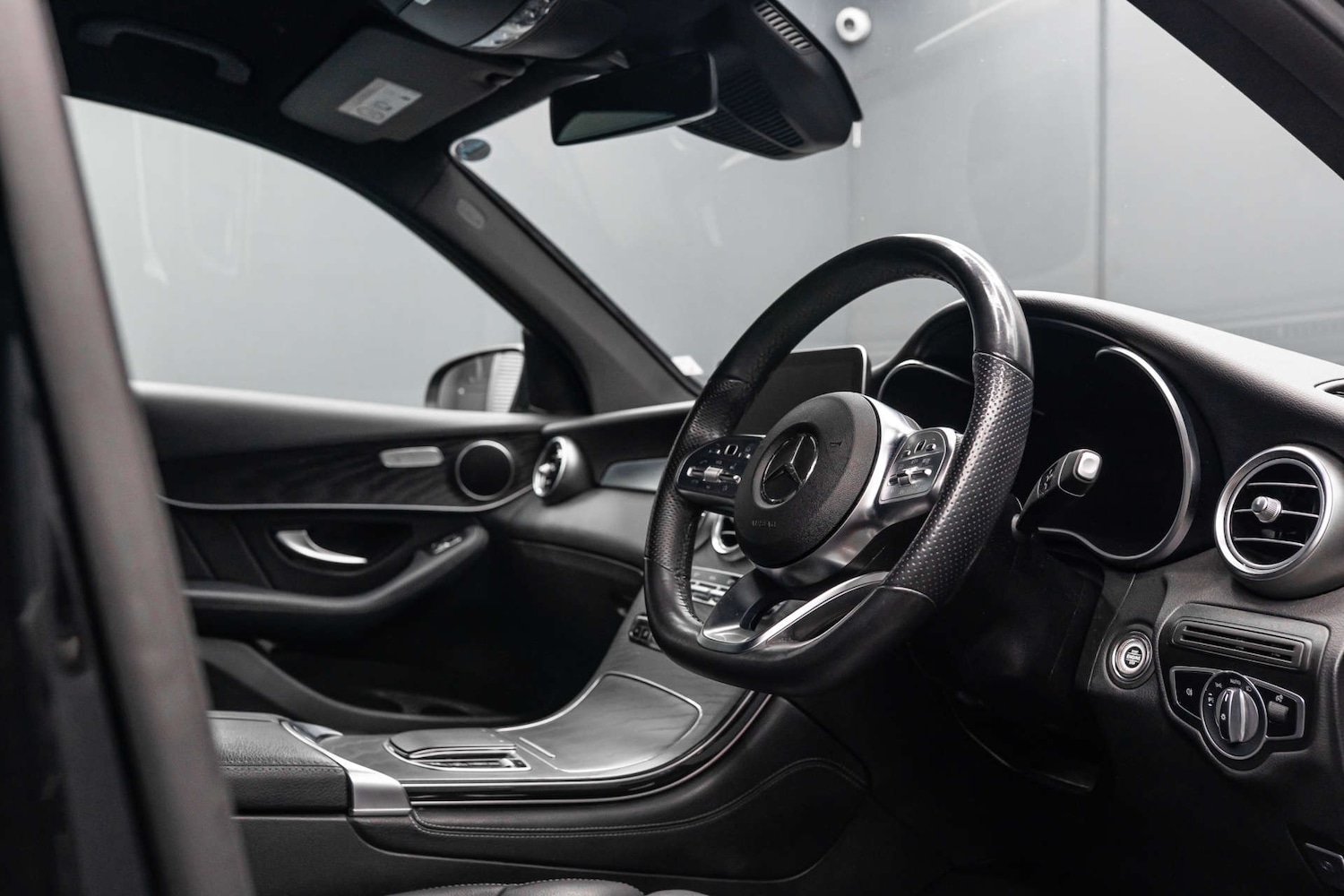 Used Mercedes-Benz GLC 2021 for sale - 78077563: Photo 2