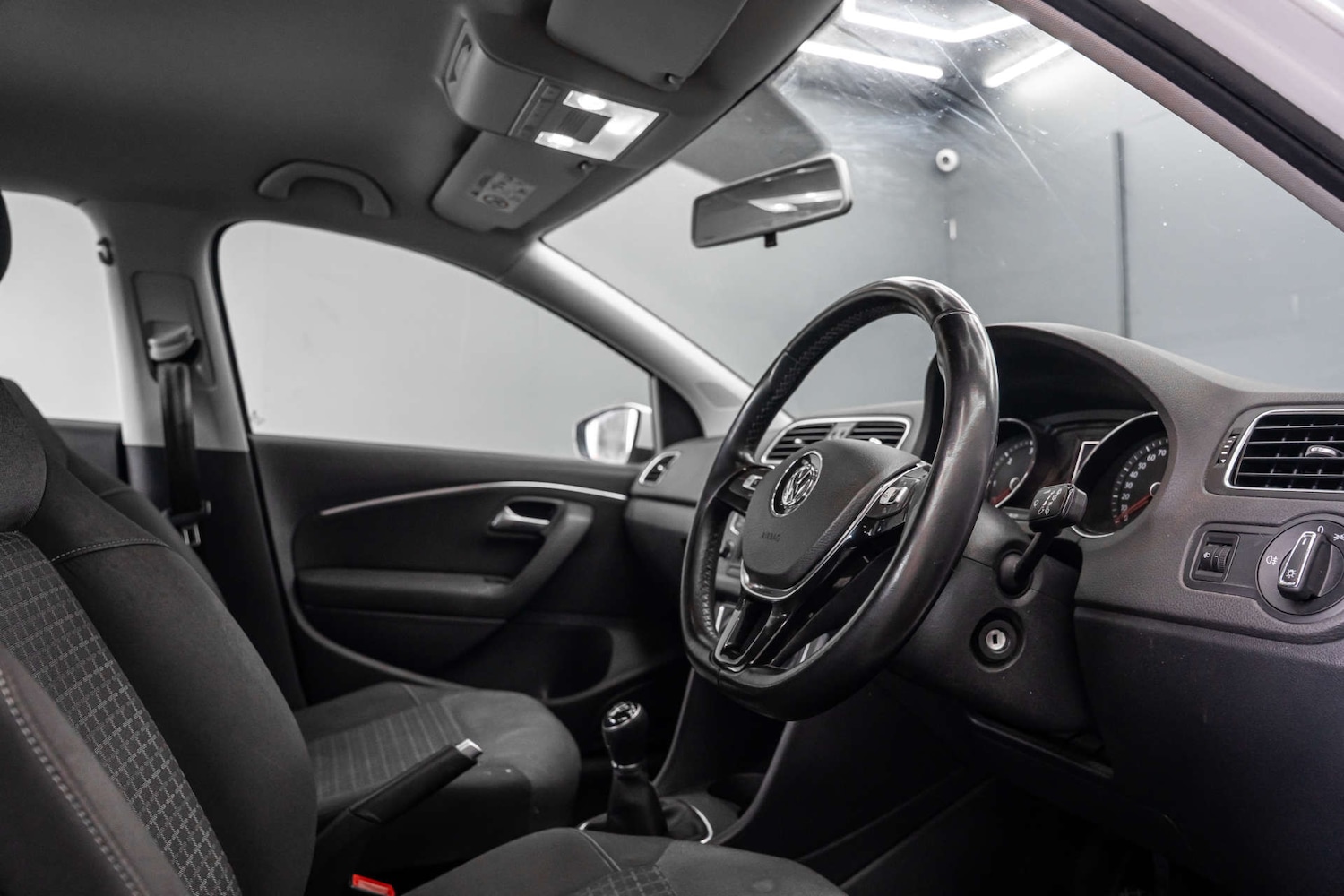 Used Volkswagen Polo 2015 for sale - 78015681: Photo 2