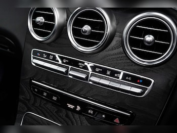 Used Mercedes-Benz GLC 2019 for sale - 79137701: Photo