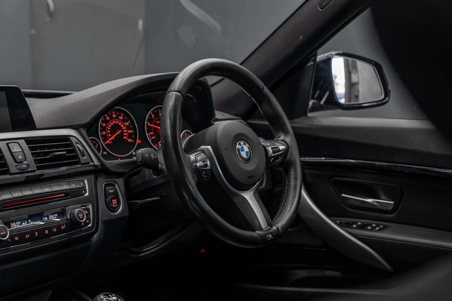 Used BMW 3 Series 2015 for sale - 78150147: Photo 2