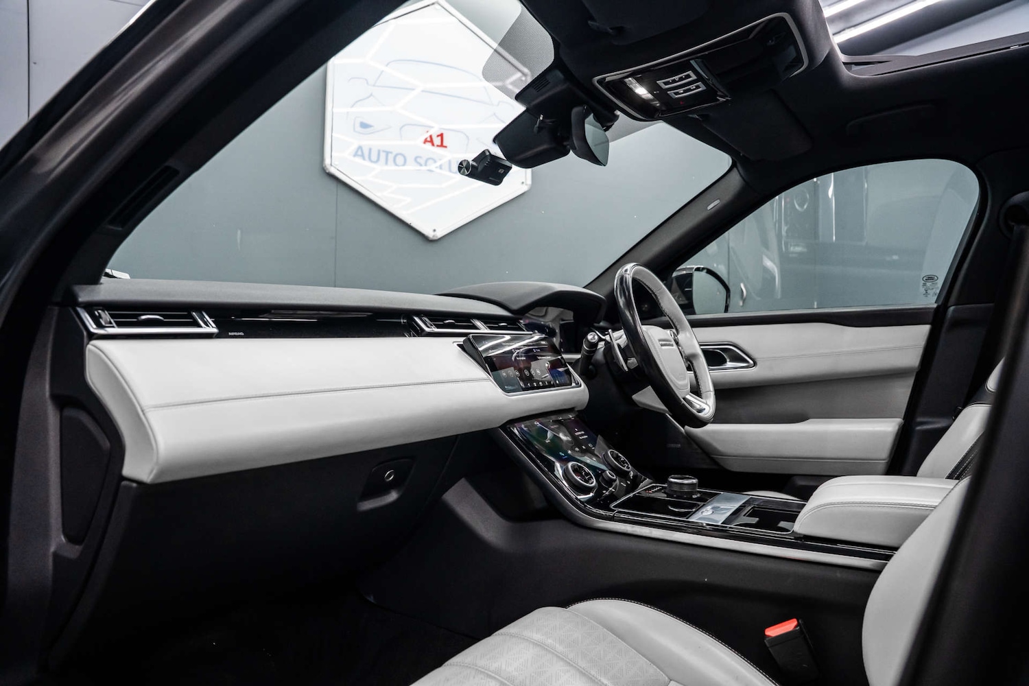 Used Land Rover Range Rover Velar 2019 for sale - 78015693: Photo 4