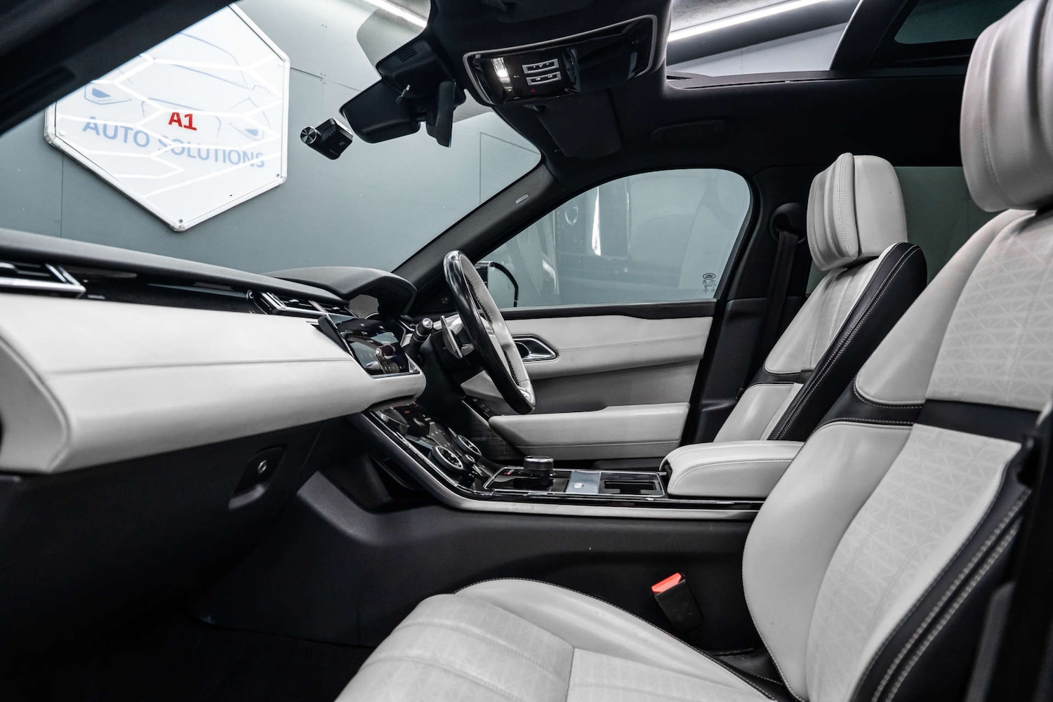 Used Land Rover Range Rover Velar 2019 for sale - 78015693: Photo 8