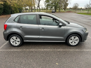 Used Volkswagen Polo 2014 for sale - 76666210: Photo