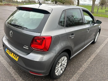 Used Volkswagen Polo 2014 for sale - 76666210: Photo