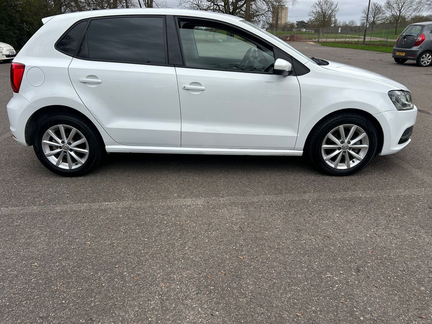 Used Volkswagen Polo 2015 for sale - 77682245: Photo 2