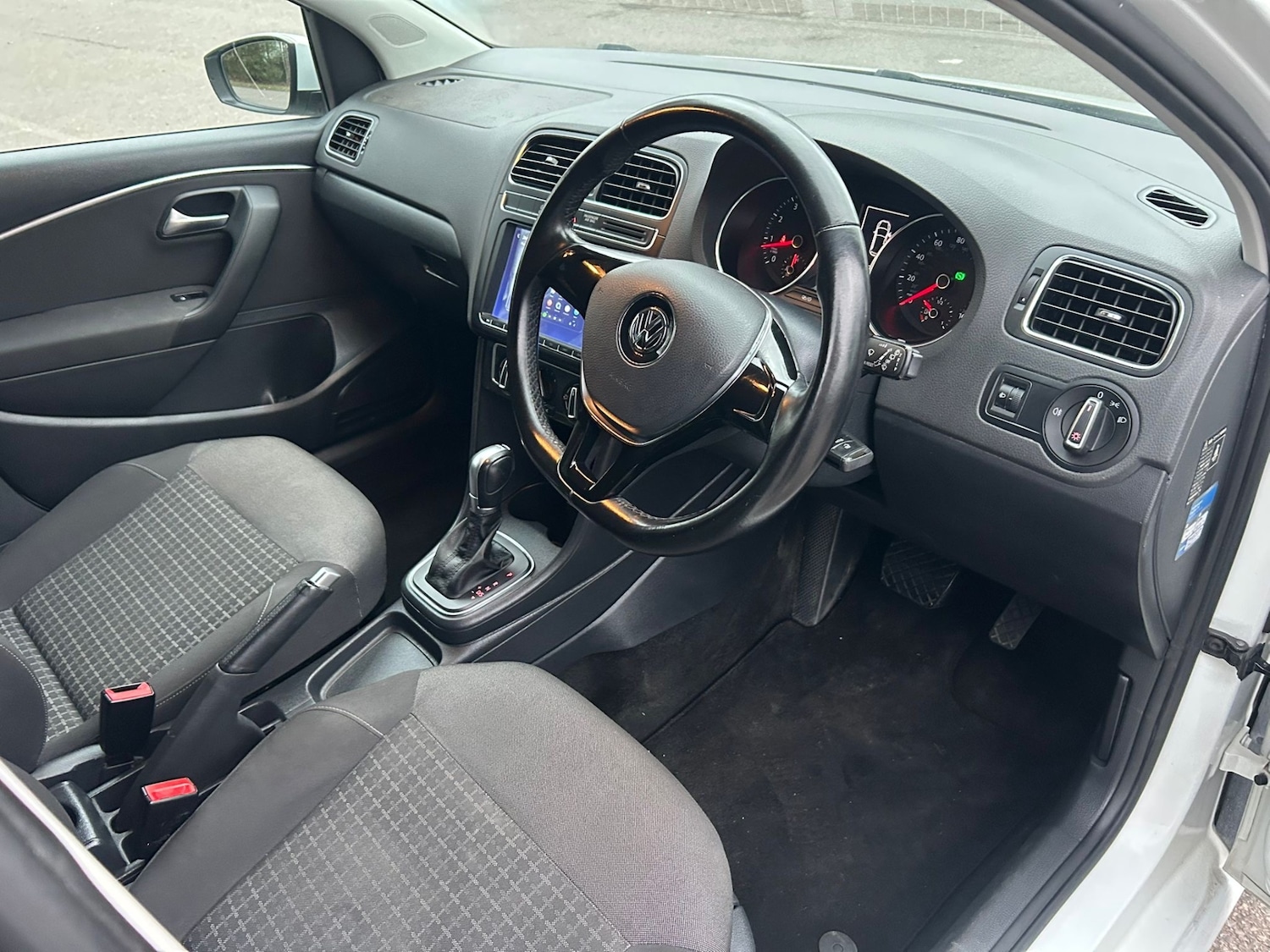 Used Volkswagen Polo 2015 for sale - 77682245: Photo 9