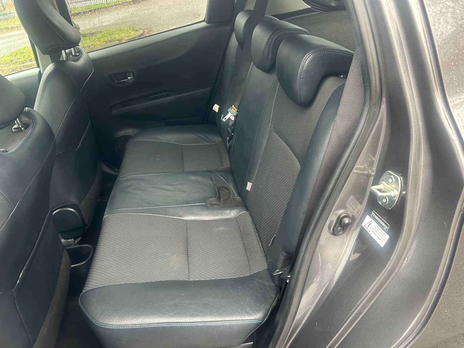 Used Toyota Yaris 2012 for sale - 76596106: Photo 11