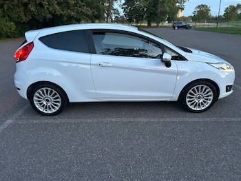 Used Ford Fiesta 2015 for sale - 76025875: Photo