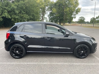 Used Volkswagen Polo 2015 for sale - 75608505: Photo