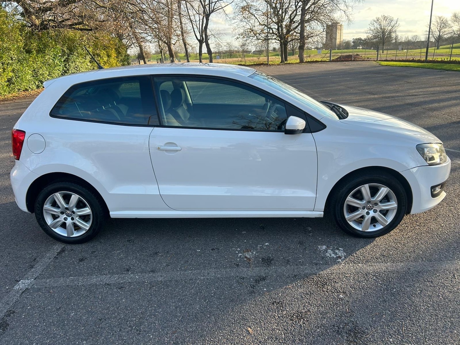 Used Volkswagen Polo 2014 for sale - 76942298: Photo 2