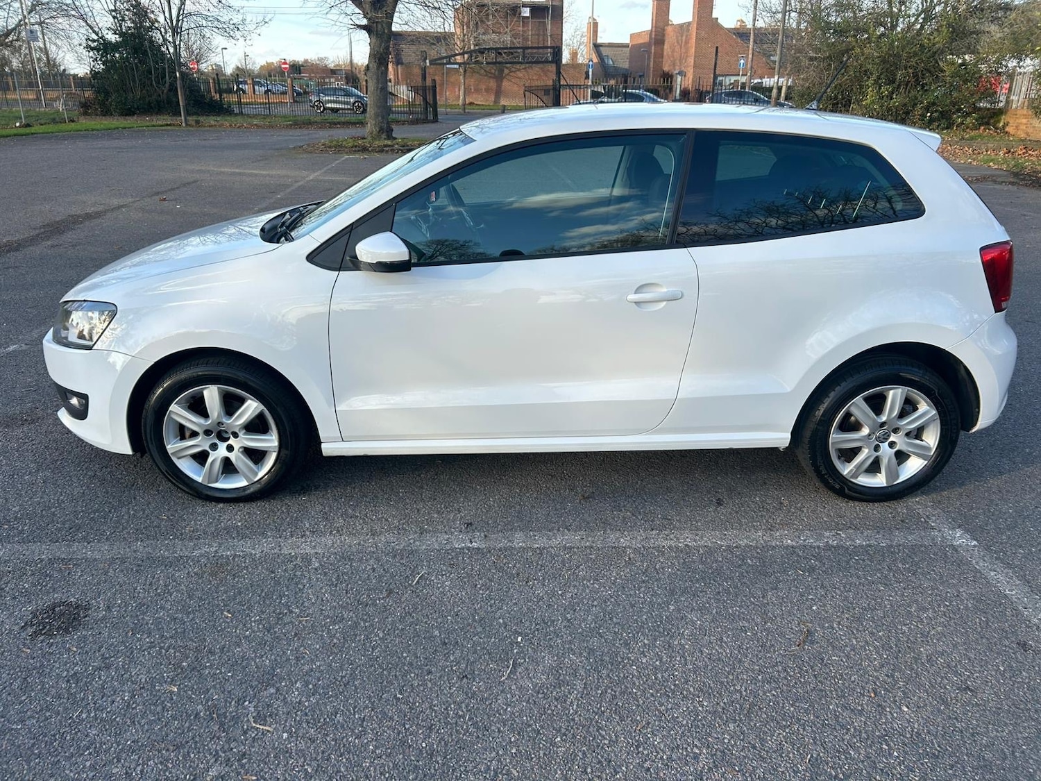 Used Volkswagen Polo 2014 for sale - 76942298: Photo 6