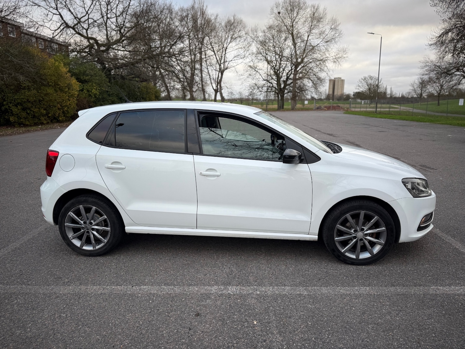 Used Volkswagen Polo 2015 for sale - 77165466: Photo 2