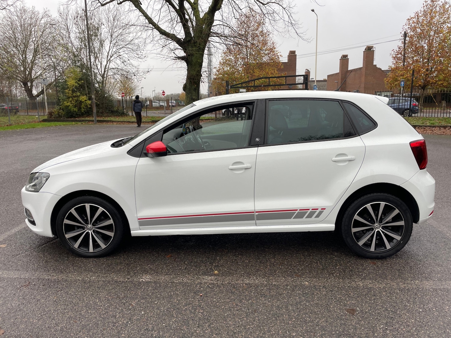 Used Volkswagen Polo 2017 for sale - 76589192: Photo 6
