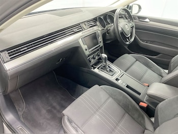 Used Volkswagen Passat 2016 for sale - 77627022: Photo