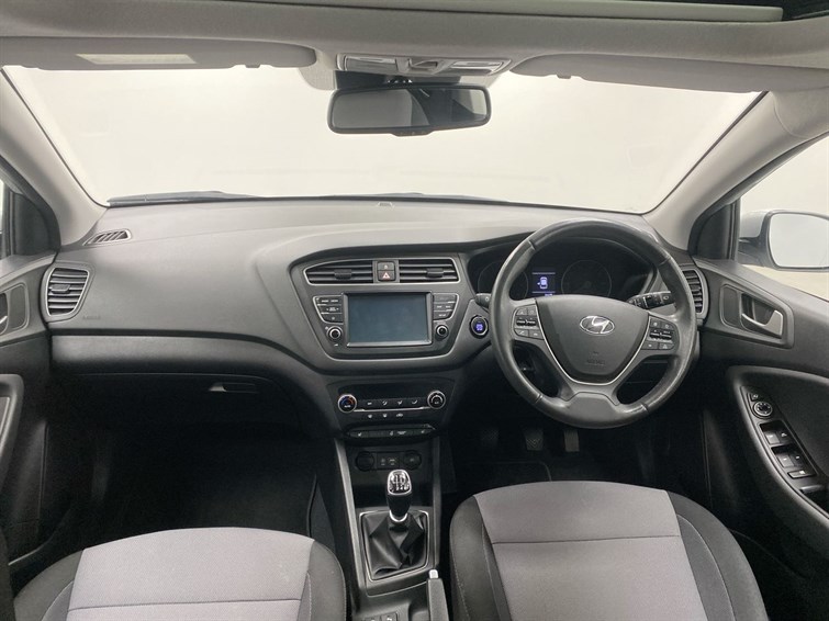 Used Hyundai i20 2018 for sale - 77210502: Photo 4