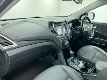 Used Hyundai Santa Fe 2017 for sale - 78824127: Photo