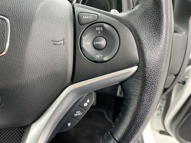 Used Honda Jazz 2017 for sale - 77210597: Photo 40