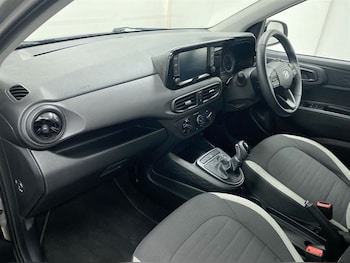 Used Hyundai i10 2020 for sale - 79281109: Photo