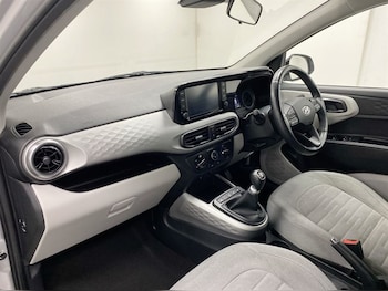 Used Hyundai i10 2021 for sale - 77210504: Photo