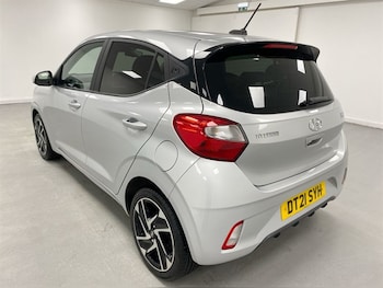 Used Hyundai i10 2021 for sale - 77210504: Photo