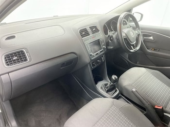 Used Volkswagen Polo 2016 for sale - 78637677: Photo