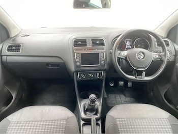 Used Volkswagen Polo 2016 for sale - 78637677: Photo