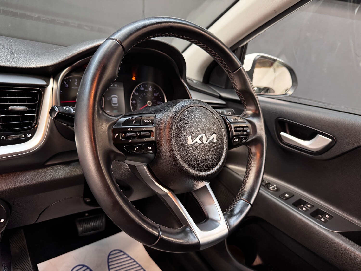 Used Kia Stonic 2024 for sale - 78035807: Photo 58