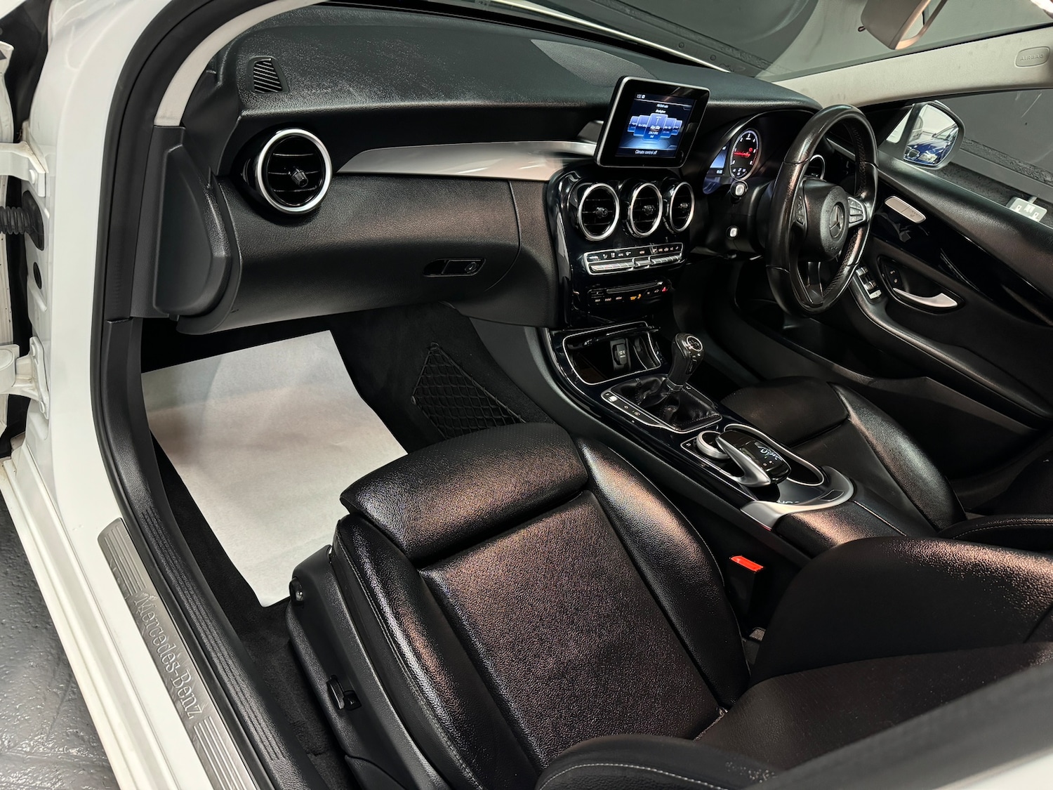 Used Mercedes-Benz C Class 2017 for sale - 78035811: Photo 5