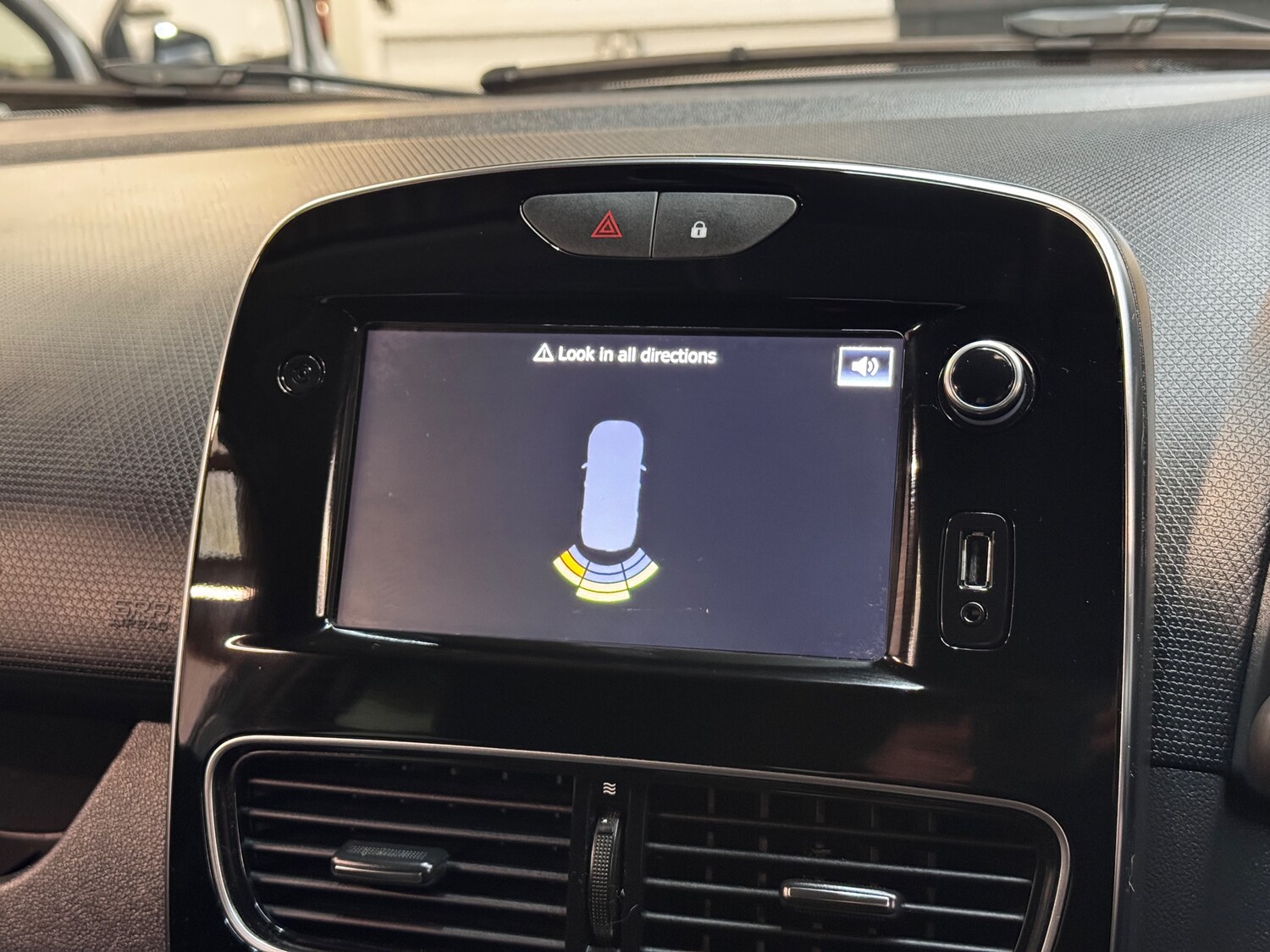 Used Renault Clio for sale - 78035834: Photo 31